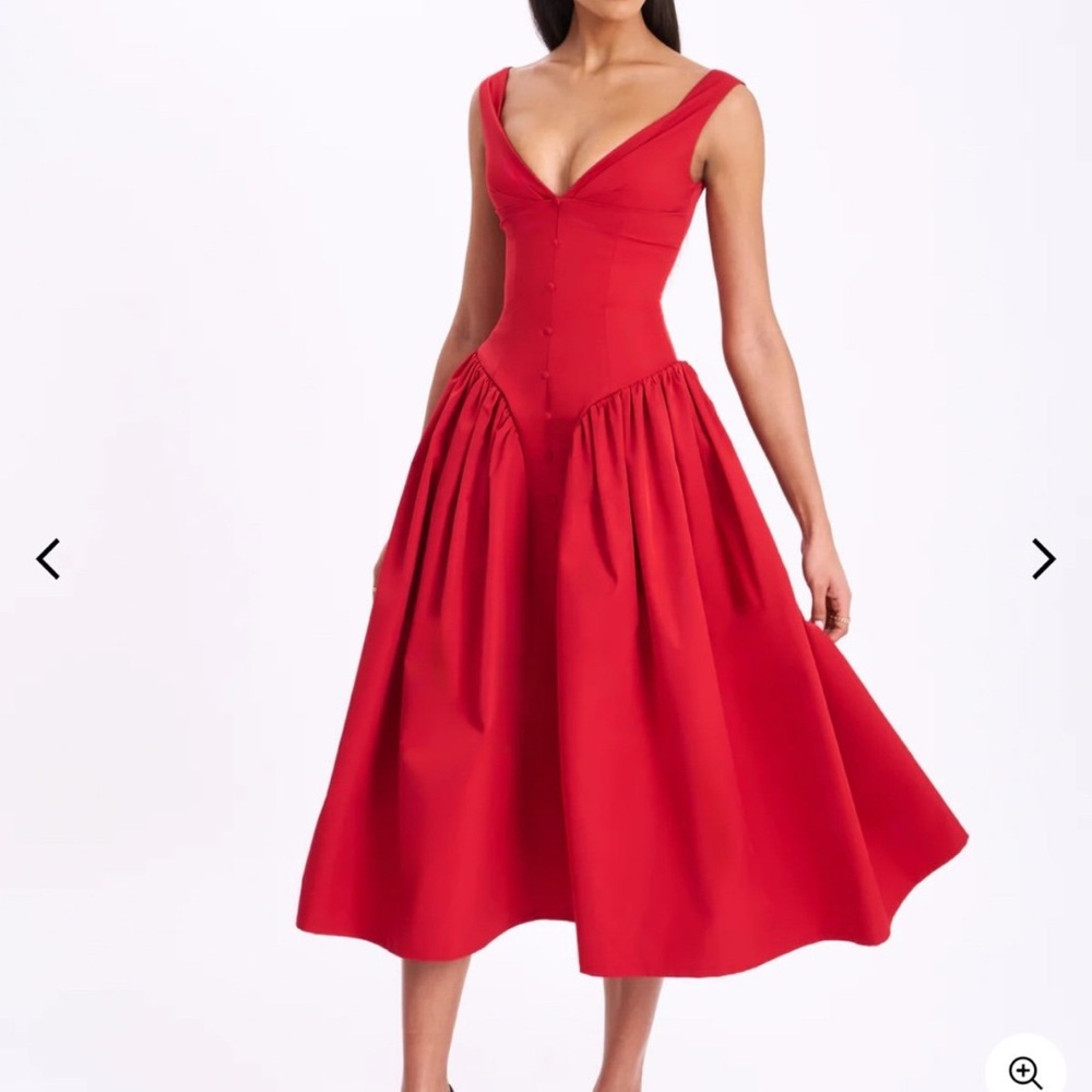 Elegant Red Sleeveless Dress